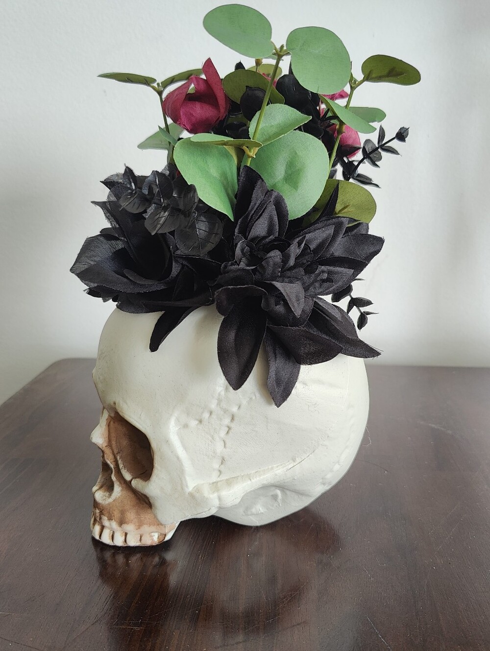 Halloween Decor Gothic Skull with floral arrangement - Picture 4 of 5